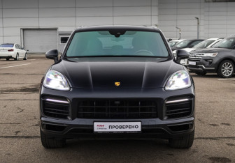 Подержанный автомобиль Porsche Cayenne 2019 года (3 фото)