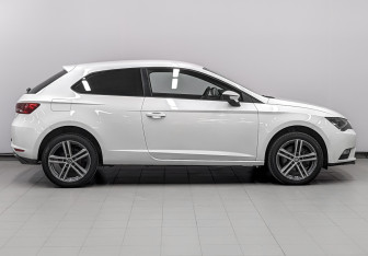Подержанный автомобиль SEAT Leon Hatchback 2013 года (4 фото)