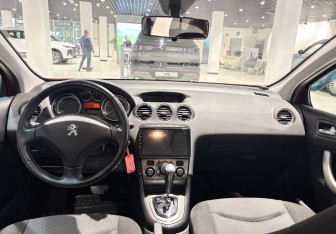 Подержанный автомобиль Peugeot 408 2012 года (12 фото)