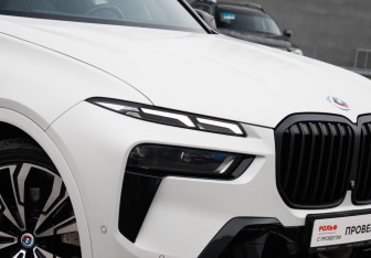 Подержанный автомобиль BMW X7 2023 года (38 фото)