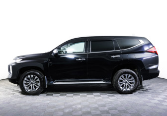 Подержанный автомобиль Mitsubishi Pajero Sport 2021 года (8 фото)