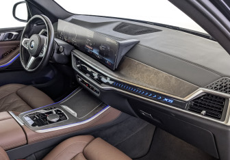 Подержанный автомобиль BMW X5 2023 года (13 фото)