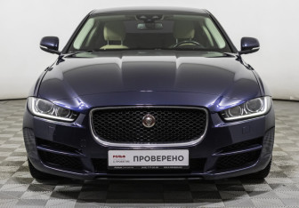 Подержанный автомобиль Jaguar XE 2015 года (2 фото)