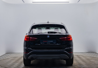 Подержанный автомобиль BMW X1 2019 года (4 фото)