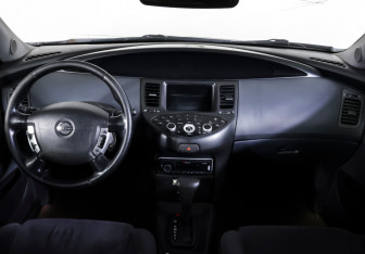 Подержанный автомобиль Nissan Primera Sedan 2005 года (10 фото)