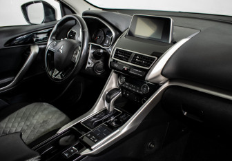 Подержанный автомобиль Mitsubishi Eclipse Cross 2019 года (10 фото)