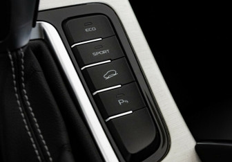 Подержанный автомобиль Geely Atlas 2021 года (14 фото)