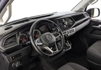 Подержанный автомобиль Volkswagen Multivan 2020 года (15 фото)