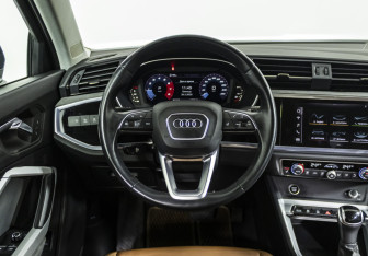 Подержанный автомобиль Audi Q3 2021 года (11 фото)