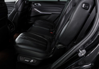 Подержанный автомобиль BMW X7 2021 года (10 фото)