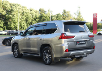 Подержанный автомобиль Lexus LX 2020 года (6 фото)