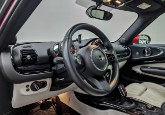 Подержанный автомобиль MINI Clubman Wagon 2021 года (17 фото)