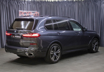 Подержанный автомобиль BMW X7 2021 года (5 фото)