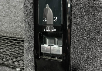 Подержанный автомобиль Land Rover Range Rover Sport 2023 года (30 фото)