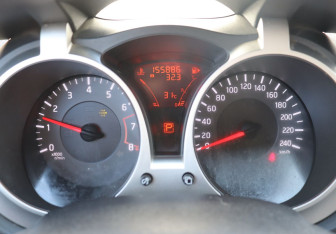 Подержанный автомобиль Nissan Juke 2011 года (12 фото)