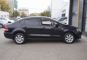 Подержанный автомобиль Volkswagen Polo Sedan 2012 года (4 фото)