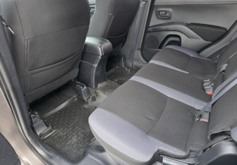 Подержанный автомобиль Mitsubishi Outlander 2011 года (10 фото)