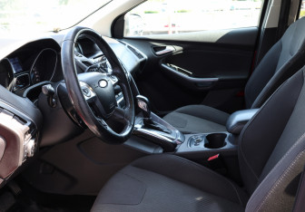 Подержанный автомобиль Ford Focus Hatchback 2012 года (16 фото)