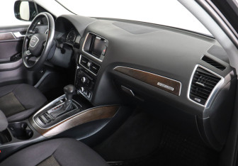 Подержанный автомобиль Audi Q5 2014 года (10 фото)