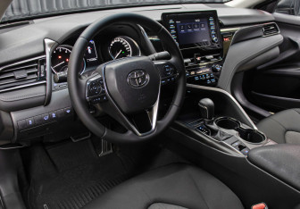 Подержанный автомобиль Toyota Camry Sedan 2021 года (12 фото)