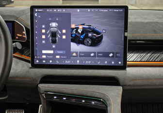 Подержанный автомобиль Zeekr 001 2023 года (15 фото)