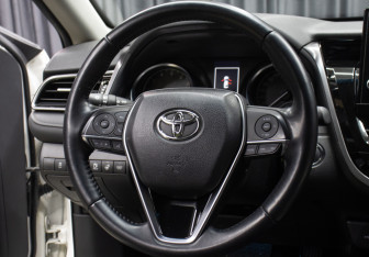 Подержанный автомобиль Toyota Camry Sedan 2022 года (17 фото)