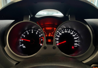 Подержанный автомобиль Nissan Juke 2011 года (17 фото)