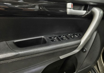 Подержанный автомобиль Kia Sorento 2012 года (14 фото)