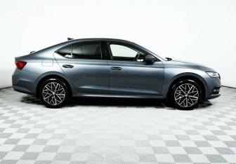 Подержанный автомобиль Skoda Octavia Liftback 2021 года (4 фото)