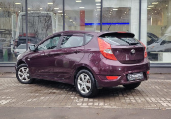 Подержанный автомобиль Hyundai Solaris Hatchback 2013 года (6 фото)