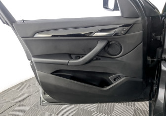 Подержанный автомобиль BMW X1 2021 года (19 фото)