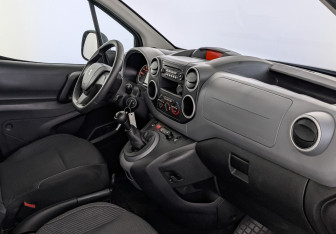 Подержанный автомобиль Peugeot Partner 2021 года (13 фото)