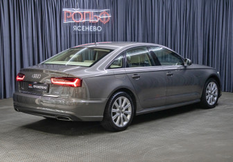 Подержанный автомобиль Audi A6 Sedan 2015 года (5 фото)