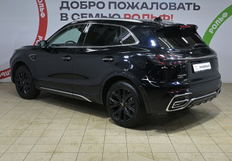 Подержанный автомобиль Hongqi HS5 2024 года (6 фото)