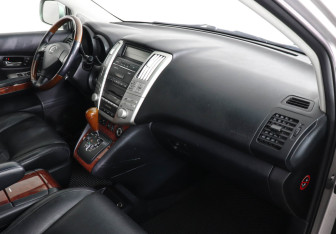 Подержанный автомобиль Lexus RX 2007 года (10 фото)