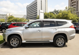 Подержанный автомобиль Mitsubishi Pajero Sport 2017 года (6 фото)
