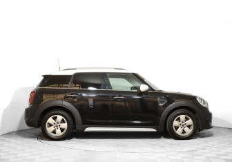 Подержанный автомобиль MINI Countryman 2020 года (4 фото)