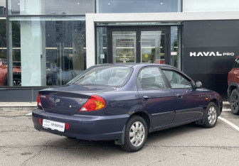 Подержанный автомобиль Kia Spectra Sedan 2006 года (5 фото)