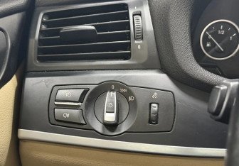 Подержанный автомобиль BMW X3 2013 года (17 фото)