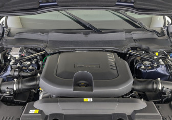 Подержанный автомобиль Land Rover Range Rover Sport 2021 года (9 фото)