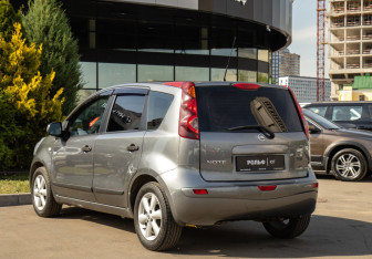 Подержанный автомобиль Nissan Note 2011 года (5 фото)