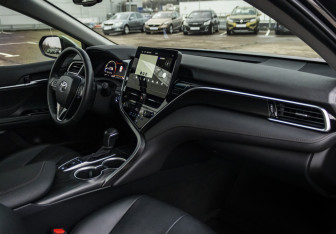 Подержанный автомобиль Toyota Camry Sedan 2023 года (9 фото)