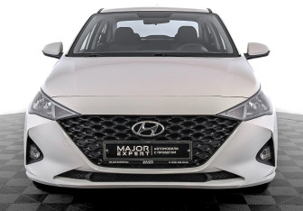 Подержанный автомобиль Hyundai Solaris Sedan 2021 года (2 фото)