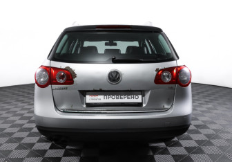 Подержанный автомобиль Volkswagen Passat Wagon 2010 года (6 фото)