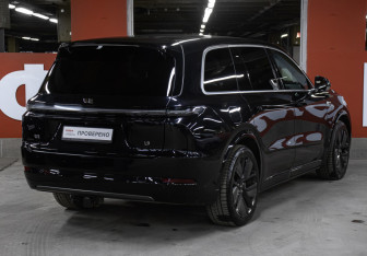 Подержанный автомобиль LiXiang L9 2023 года (5 фото)