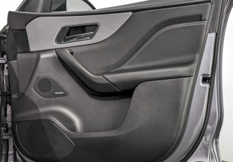 Подержанный автомобиль Jaguar F-Pace 2020 года (25 фото)