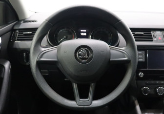 Подержанный автомобиль Skoda Octavia Liftback 2019 года (14 фото)