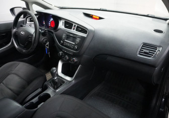 Подержанный автомобиль Kia Ceed Hatchback 2013 года (10 фото)