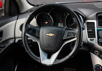Подержанный автомобиль Chevrolet Cruze Sedan 2012 года (11 фото)
