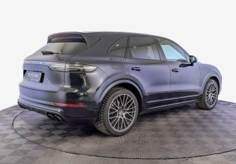 Подержанный автомобиль Porsche Cayenne 2021 года (5 фото)